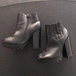 HEELED CHUNKY BOOTIES